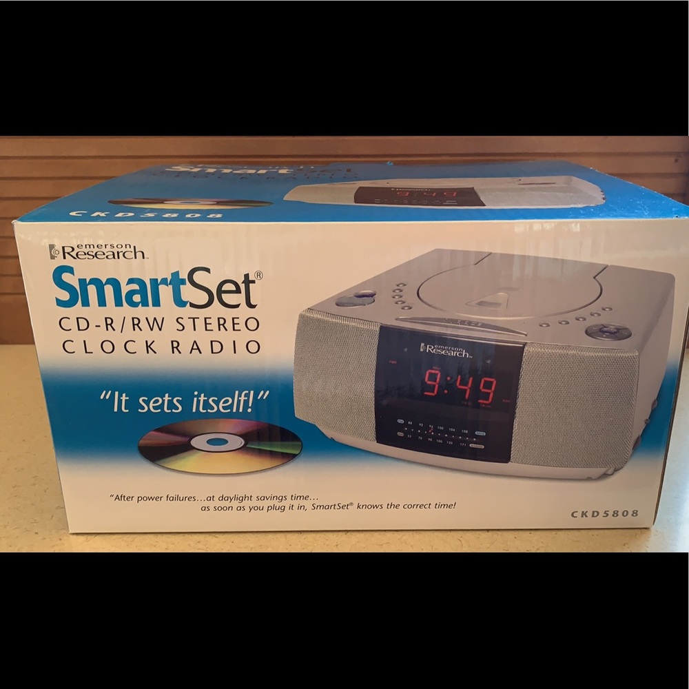 Alarm clock with CD Player. NEW